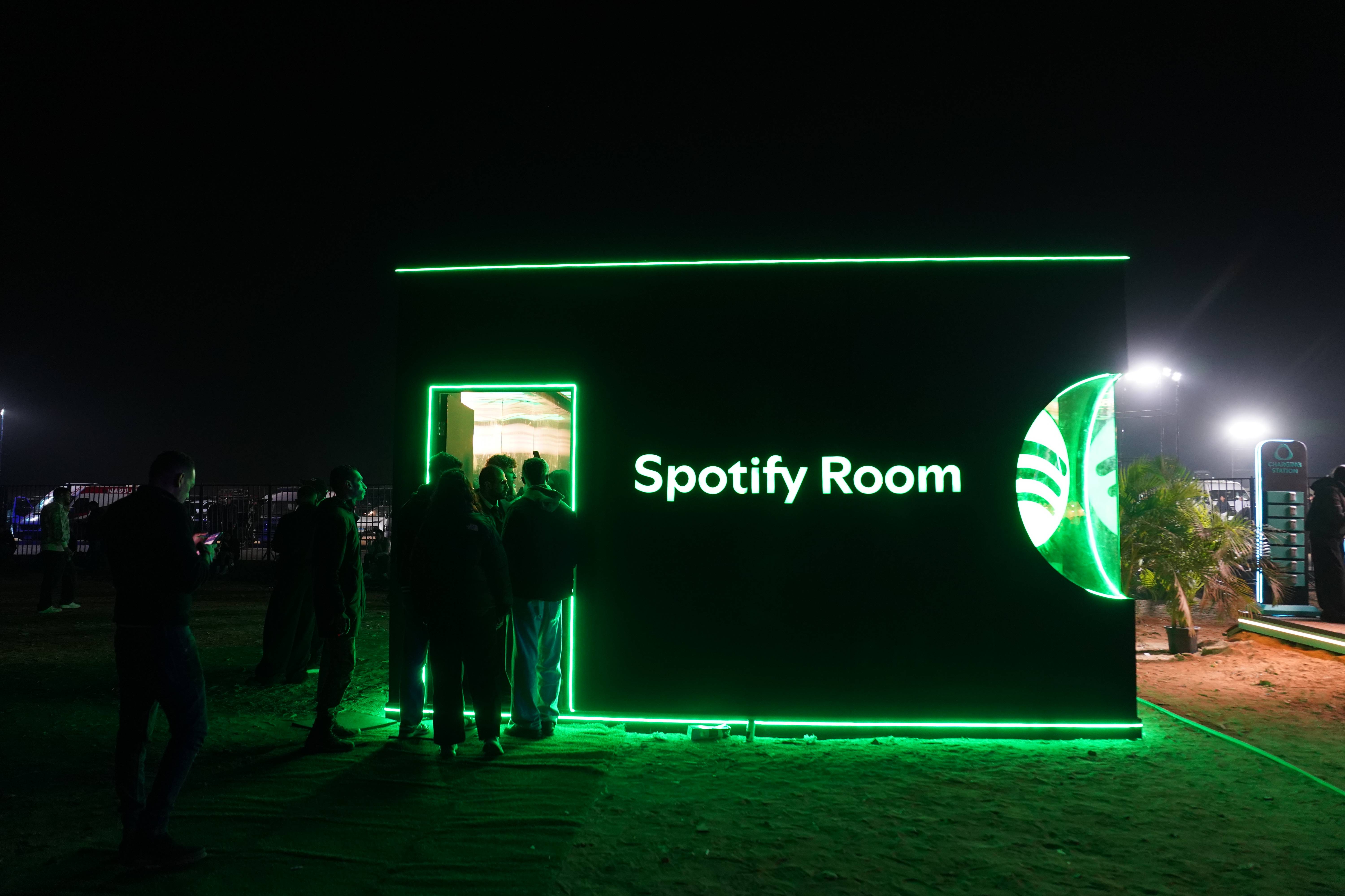 Room & Lounge