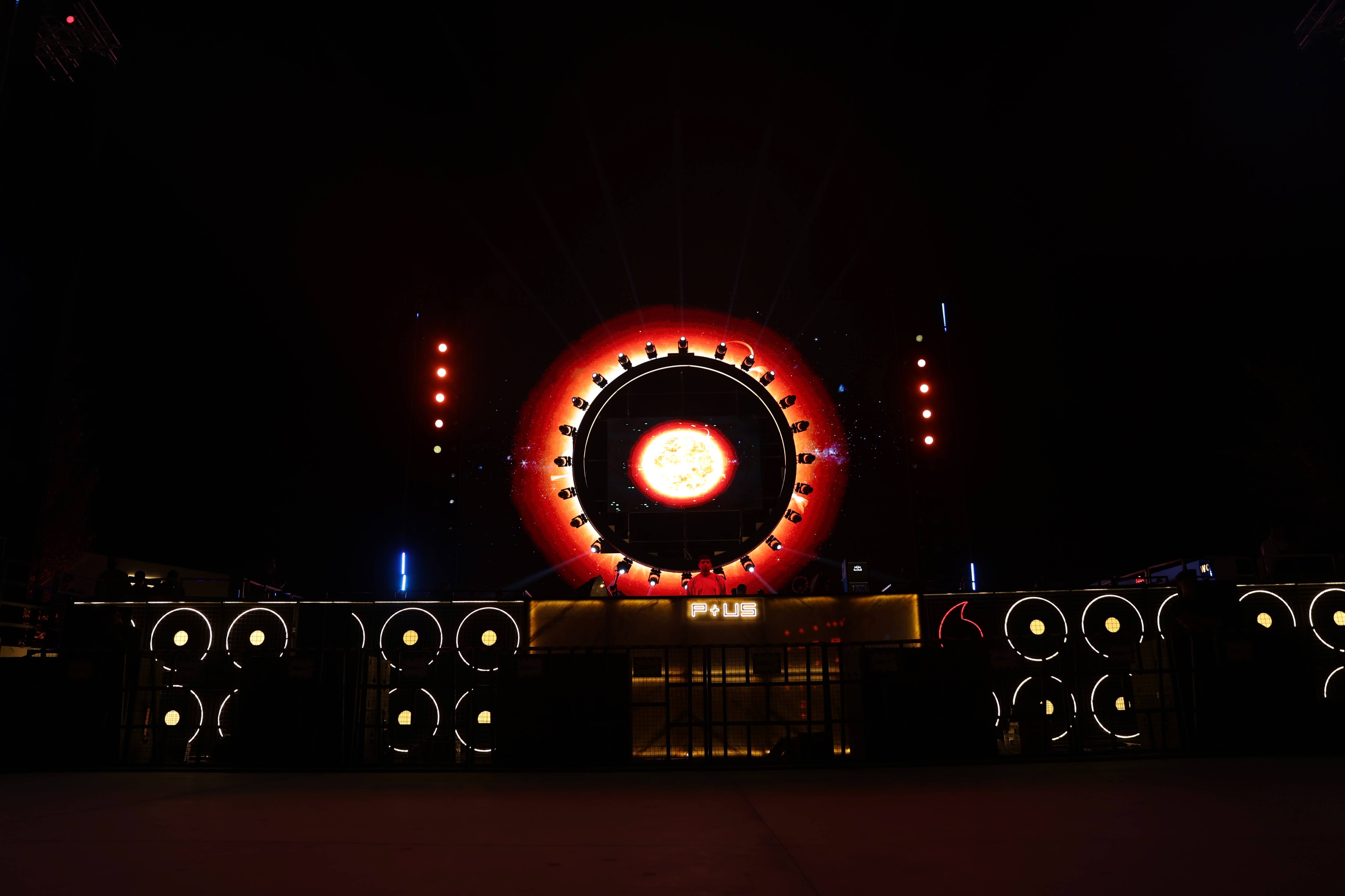 Room & Lounge