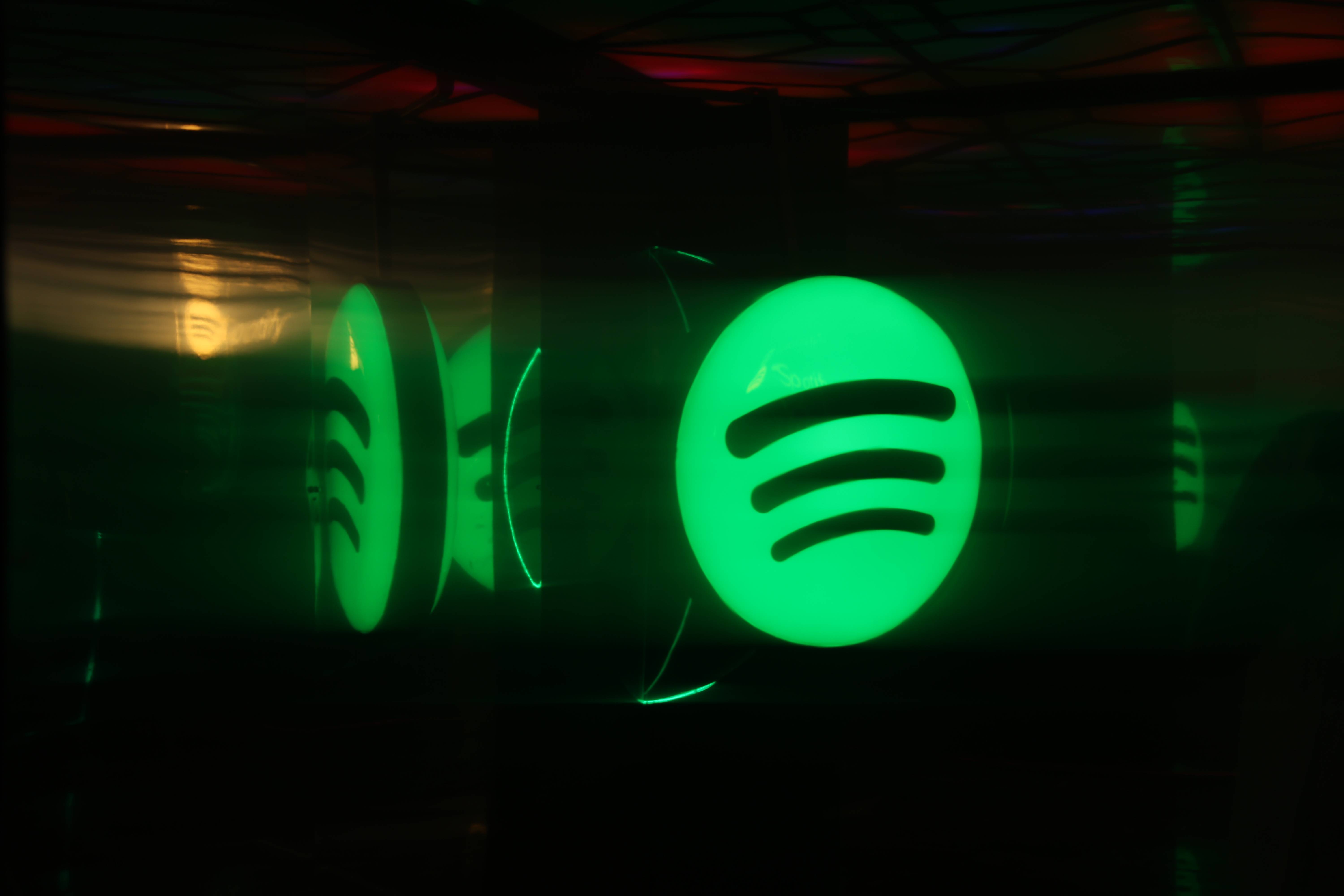 Room & Lounge